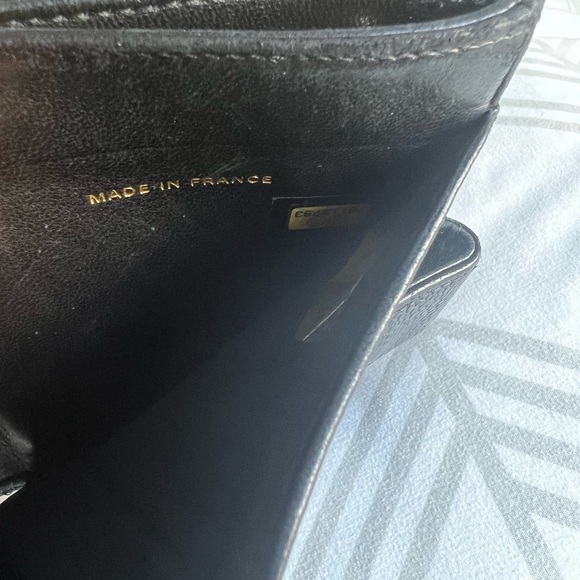 Great condition Chanel bifold snap wallet - Picture 7 of 8